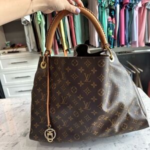 Louis Vuitton ‘Artsy’ Bag‎